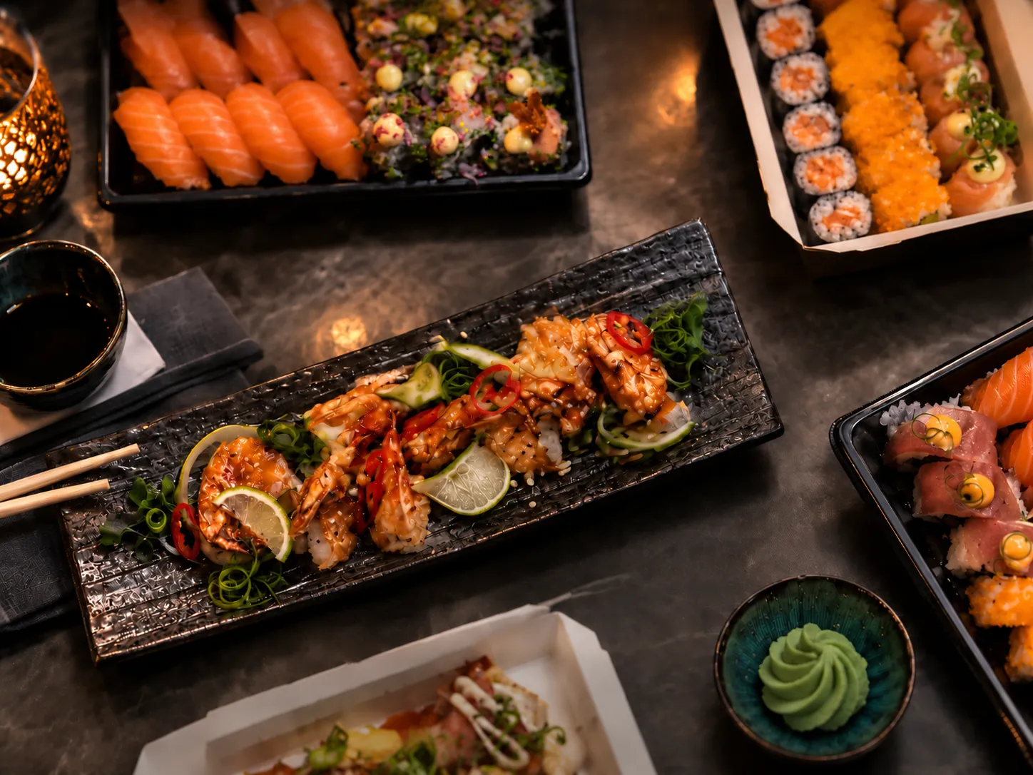 Sushi, poké en warme gerechten van Akihito